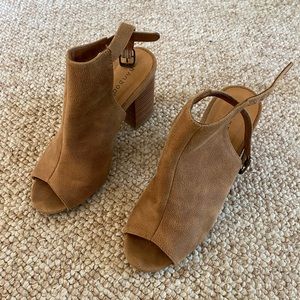 Bamboo | tan suede heels